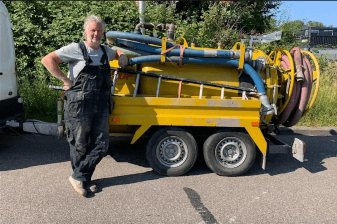 Eigenaar Arjan met moderne machinerie